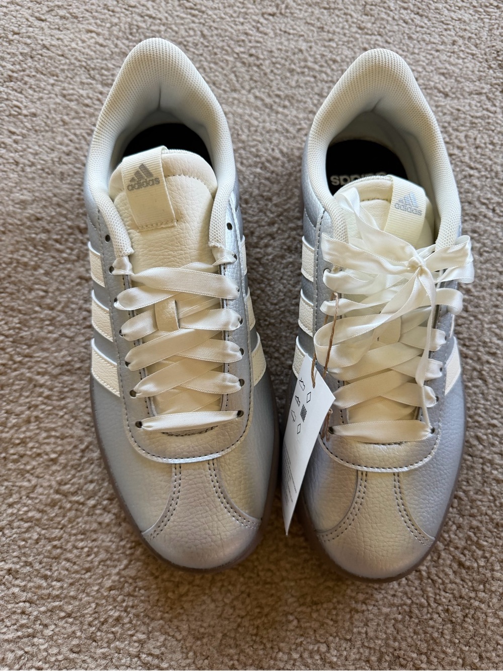 adidas women’/ Silver and White Retro Sneakers size 7.5, new with tags